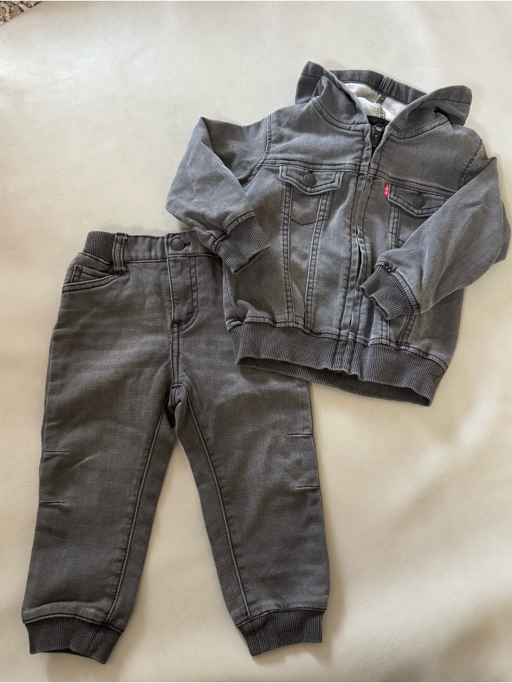 Levi’s Knit Denim Set 🖤 (24 months)